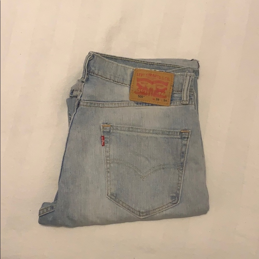 Levi’s light wash straight leg Jean.